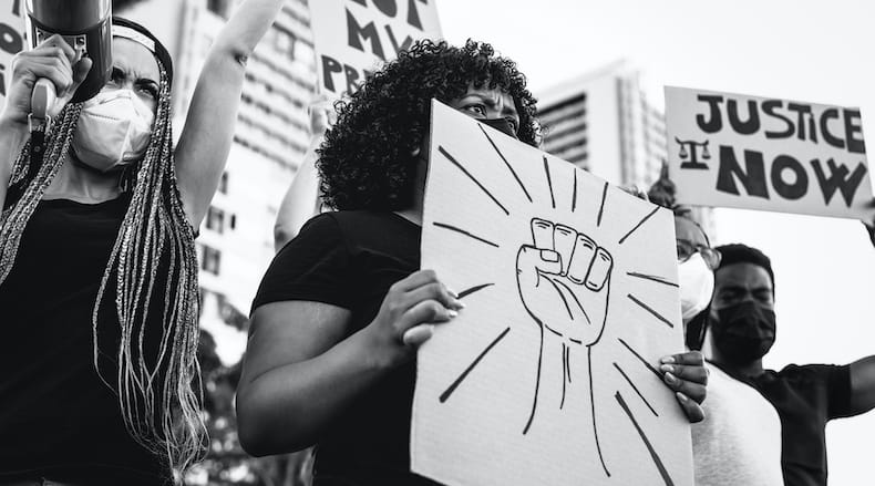 Protestors holding up Black Lives Matter signs